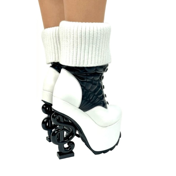 RARE! 🎶 MONSTER HIGH X YRU Operetta Phantom Platform Boots Black/White Sz 8 🎵 - Picture 10 of 14